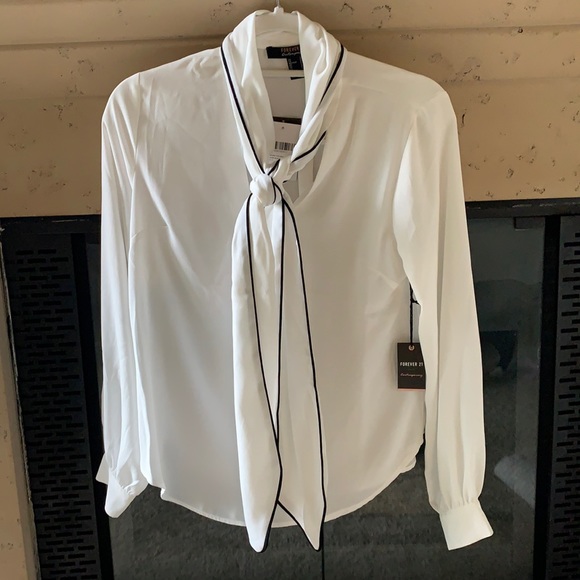 Forever 21 Tops - NWT - contrast bowtie blouse